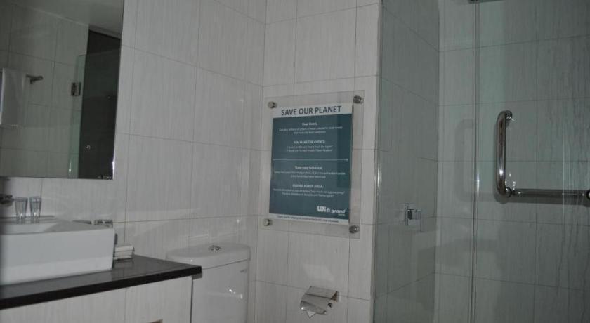 Win Grand Hotel Bekasi Bagian luar foto