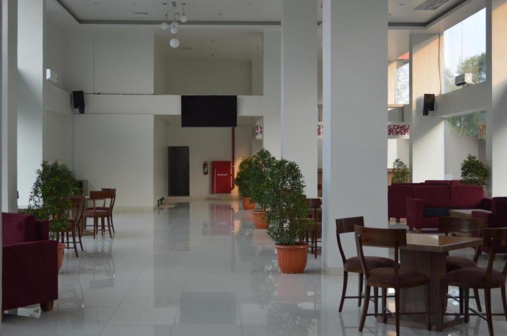Win Grand Hotel Bekasi Bagian luar foto