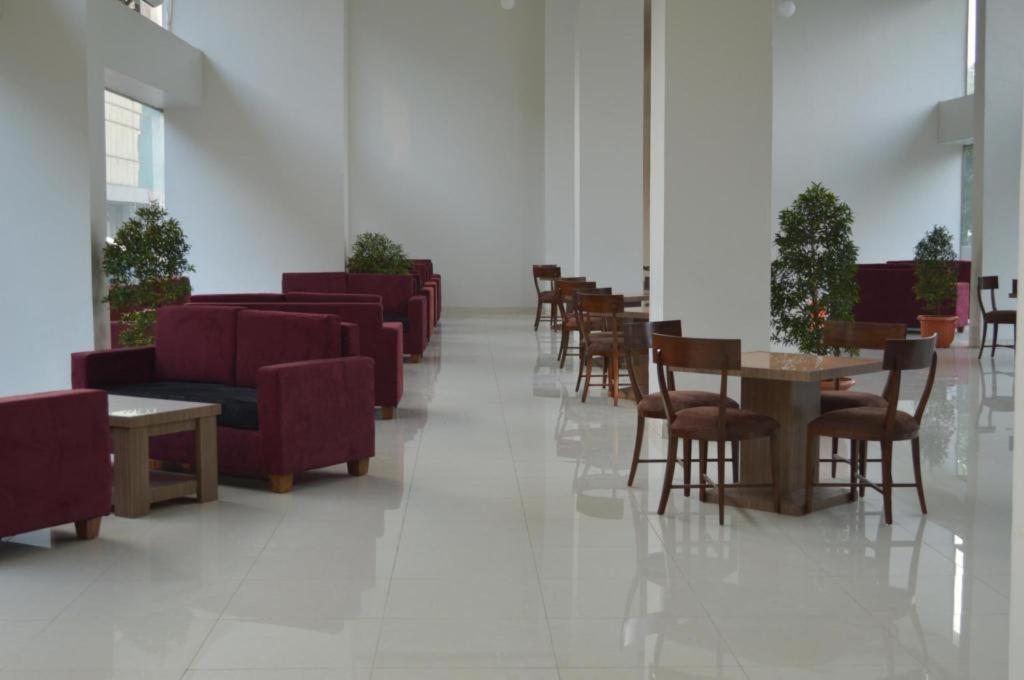 Win Grand Hotel Bekasi Bagian luar foto